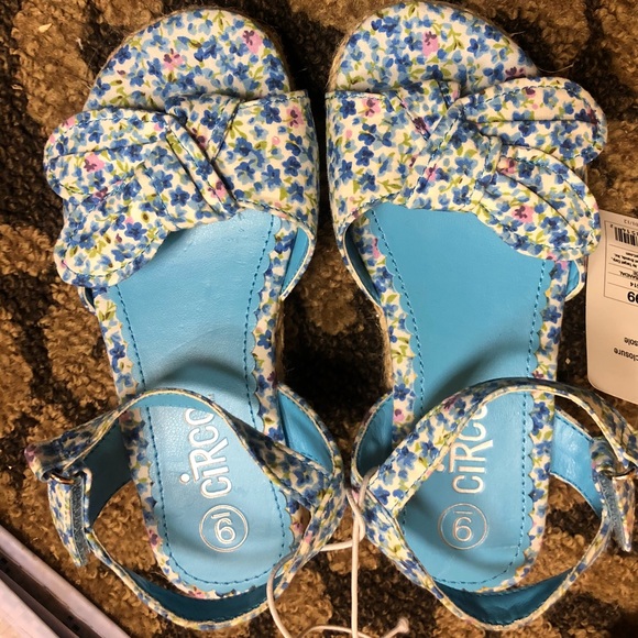 Toddler Boys Circo Brand Brown Flip Flops Elastic Heel Sandals Size 5